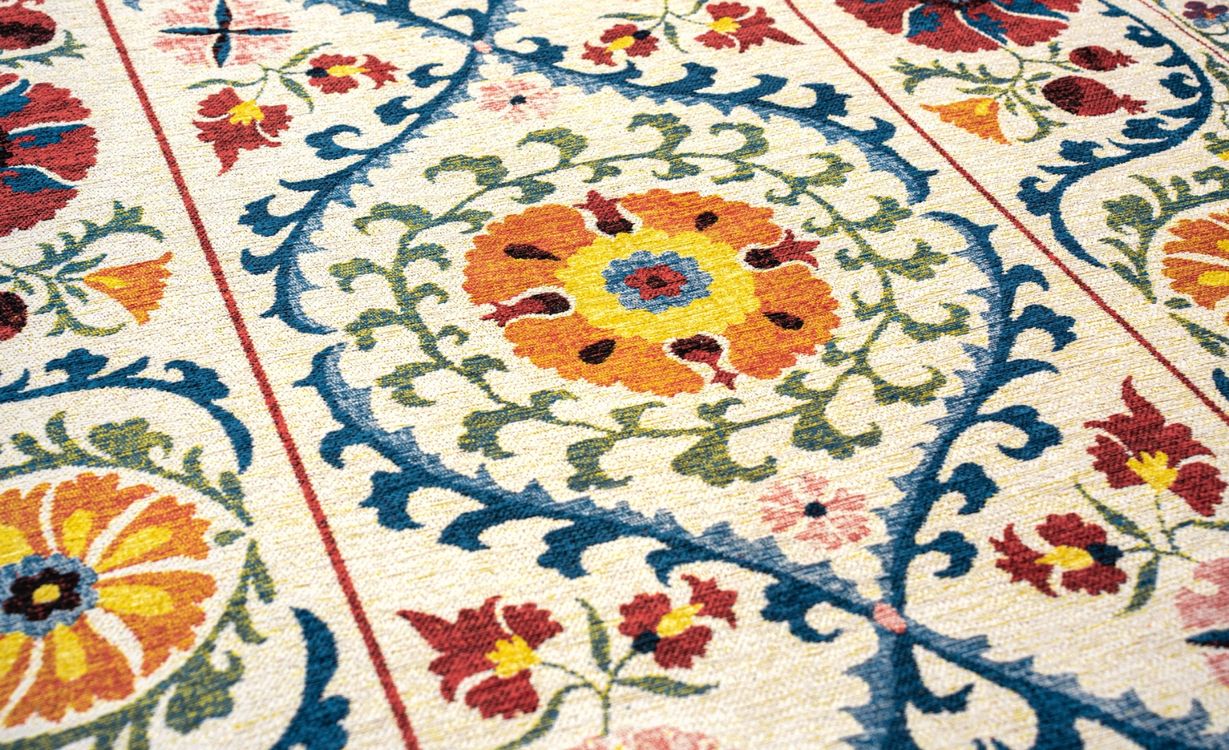 Tapis SUZANI , oriental classiqueOlive wood