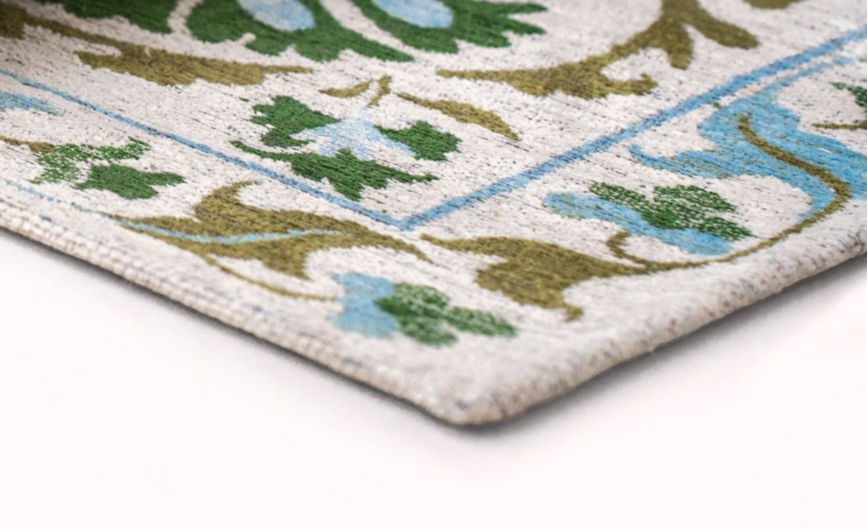 Tapis SUZANI , oriental classiqueOrigine