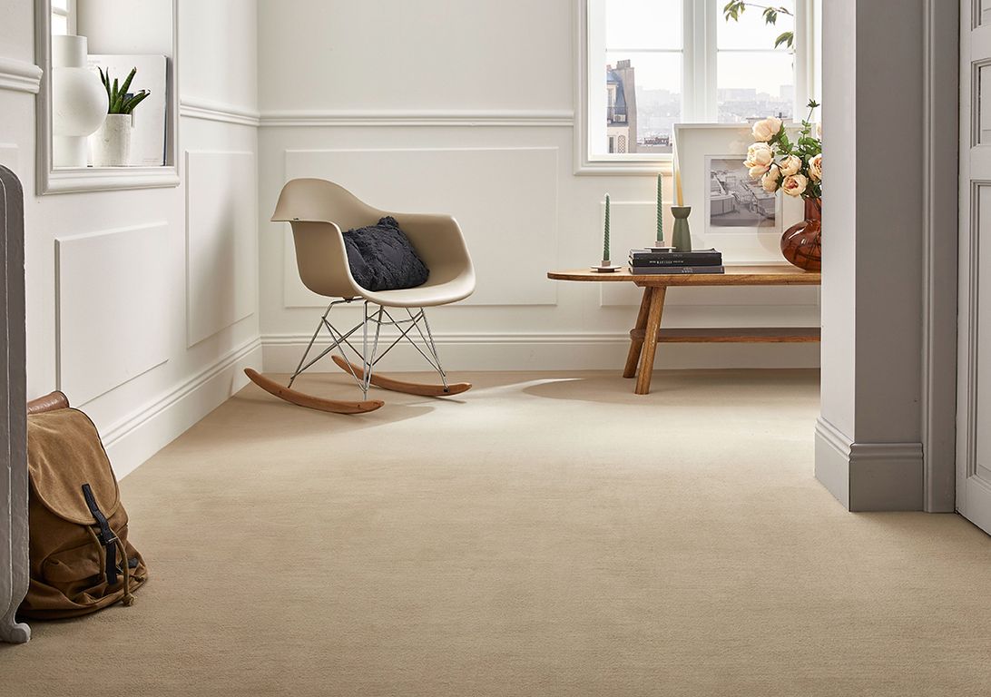 Moquette velours ROXANE, col beige foncé, rouleau 4.00 m