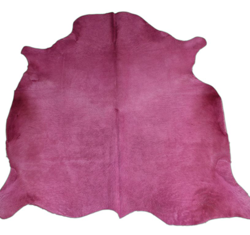 Tapis VACHE TEINTEE Maison Tergus, peau de bête  rose, dim 1.90 x 2.10 m