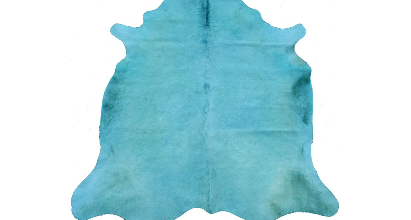 Tapis VACHE TEINTEE Maison Tergus, peau de bête  turquoise, dim 1.90 x 2.10 m