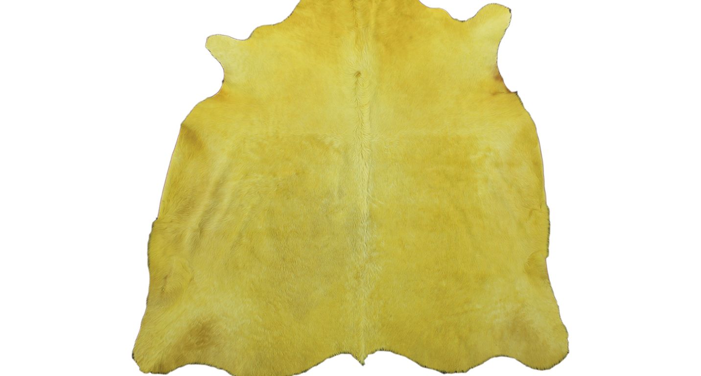 Tapis VACHE TEINTEE Maison Tergus, peau de bête  moutarde, dim 1.90 x 2.10 m