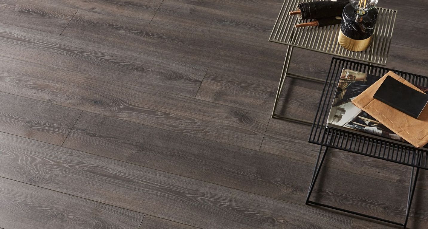 Sol stratifié EASYLIFE LEGEND 2 HYDRO Easylife, aspect Bois Chêne gris foncé, lame 19.10 x 137.50 cm