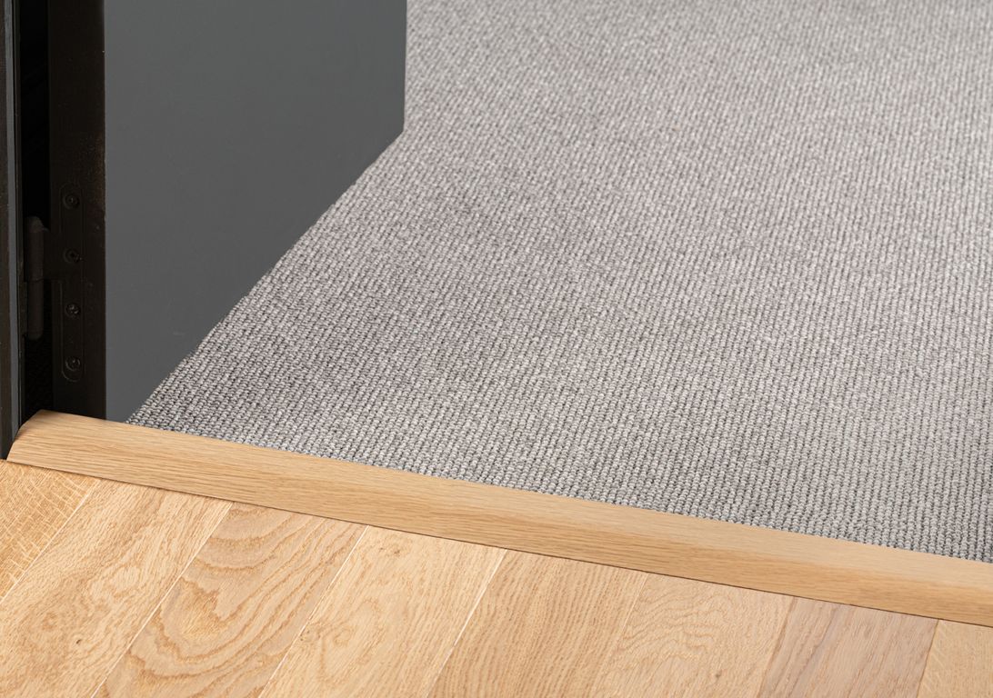 Profilé multi fonction SEUIL 3EN1 PALACE (livré avec rail, fiches, vis et couteau)Lamett, mdf placage bois, décor chêne pur, l.6.28 x L. 215.00 cm