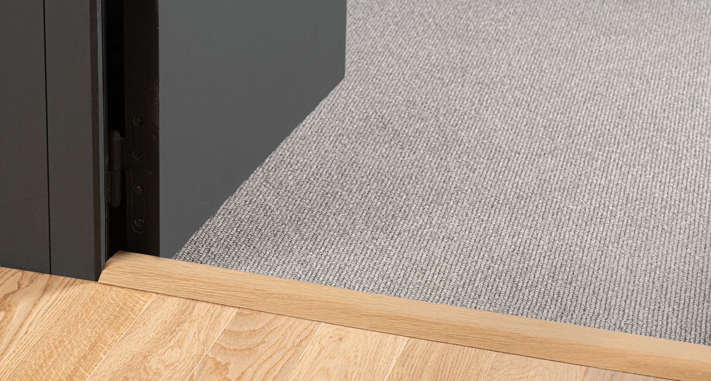 Profilé multi fonction SEUIL 3EN1 PALACE (livré avec rail, fiches, vis et couteau)Lamett, mdf placage bois, décor chêne pur, l.6.28 x L. 215.00 cm