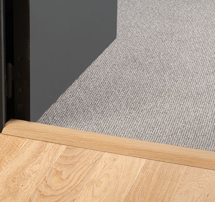 Profilé multi fonction SEUIL 3EN1 PALACE (livré avec rail, fiches, vis et couteau)Lamett, mdf placage bois, décor chêne pur, l.6.28 x L. 215.00 cm