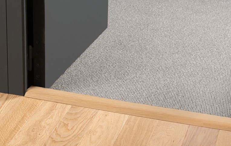 Profilé multi fonction SEUIL 3EN1 PALACE (livré avec rail, fiches, vis et couteau)Lamett, mdf placage bois, décor chêne pur, l.6.28 x L. 215.00 cm