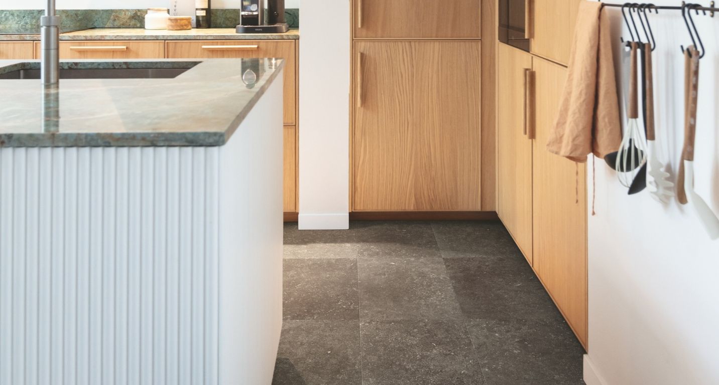 Sol stratifié QS MUSE Quick Step, aspect Carrelage Pierre bleue fumée, dalle 39.60 x 120.00 cm