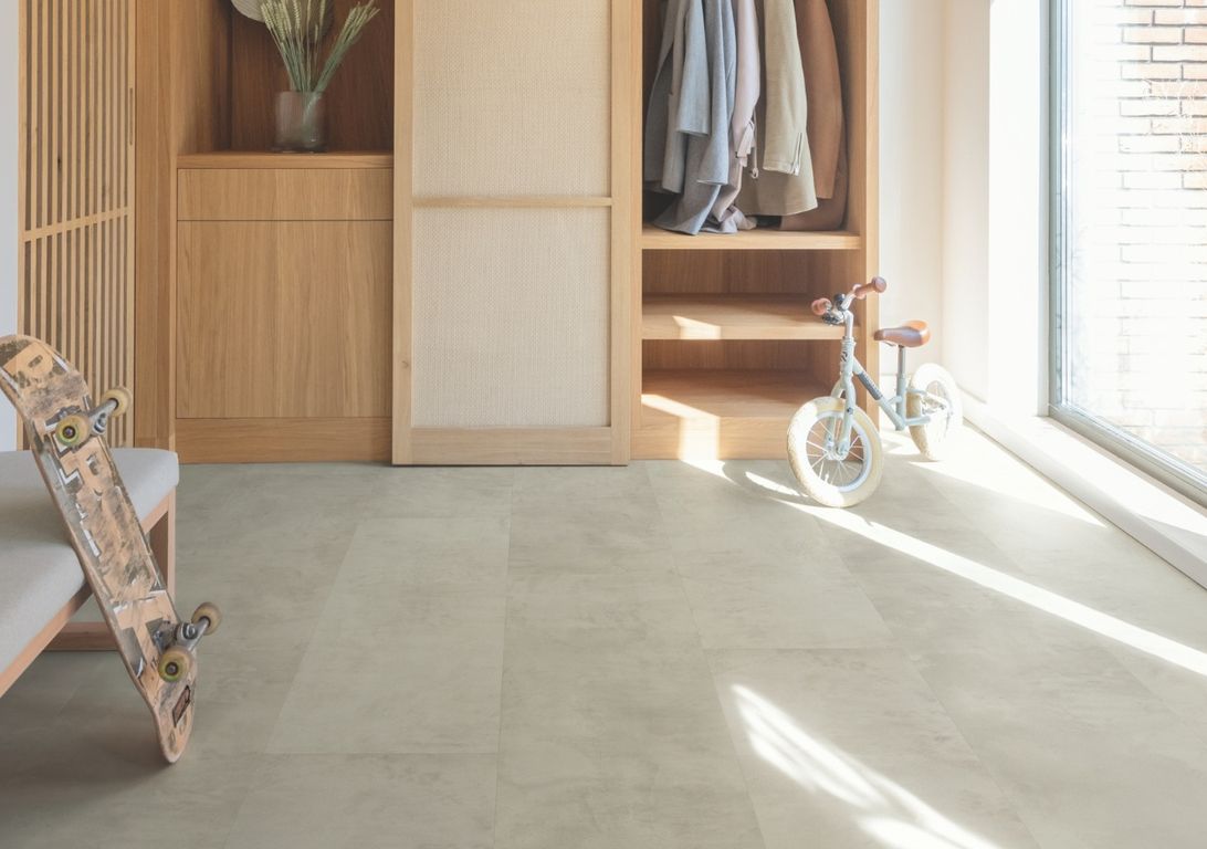 Sol stratifié QS MUSE Quick Step, aspect Carrelage Béton gris, dalle 39.60 x 120.00 cm