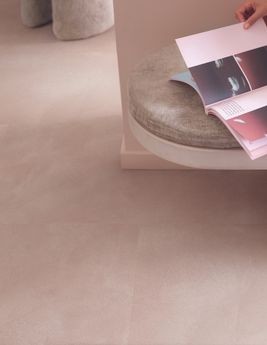 Sol vinyle ILLUME DALLE Quick Step, Béton rose, dalle 49.40 x 99.40 cm