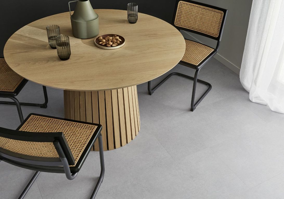 Sol vinyle RIGID CLICK 55 PREMIUM DALLE , Béton gris clair, dalle 44.80 x 90.60 cm