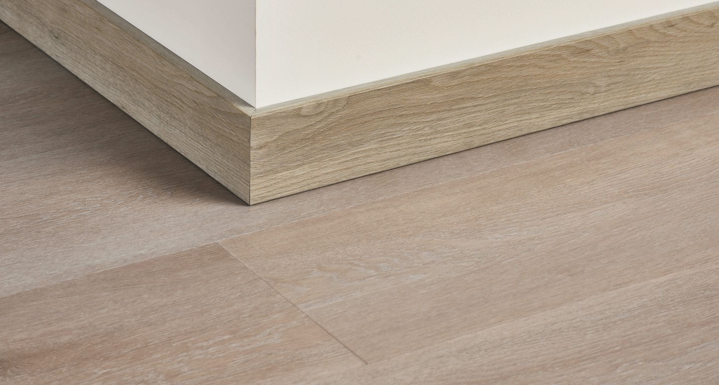 Plinthe hydro , Polystyrène, décor Bois gris, h.8.00 x L. 200.00 cm