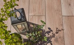 Carrelage OUTI 20MM CHENE CLAIR, aspect bois chêne clair, dim 31.00 x 121.00 cm