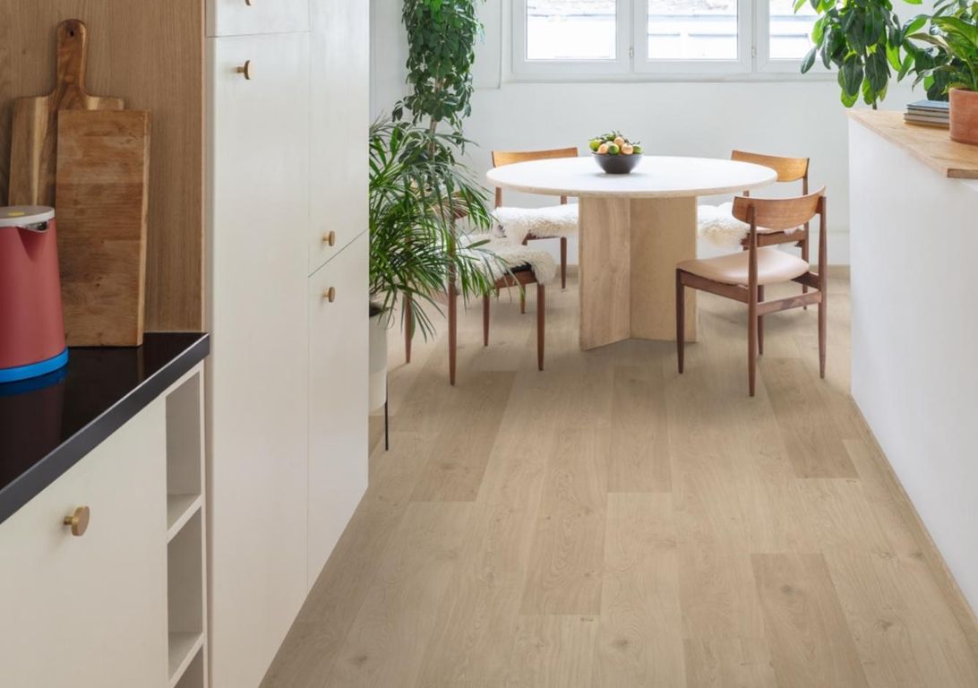 Sol vinyle ALPHA VINYL BLOS Quick Step, Bois chêne littoral sable, lame 18.90 x 125.10 cm