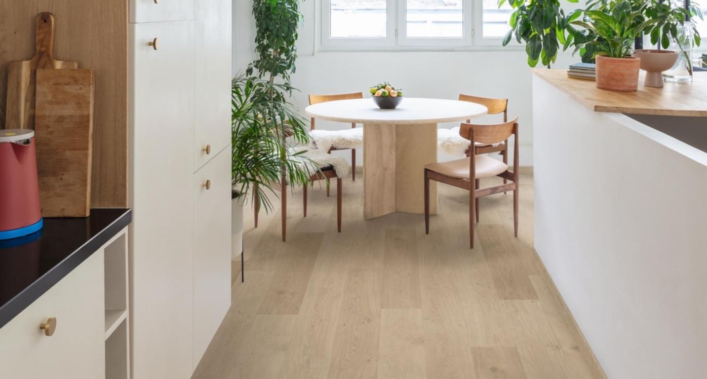 Sol vinyle ALPHA VINYL BLOS Quick Step, Bois chêne littoral sable, lame 18.90 x 125.10 cm