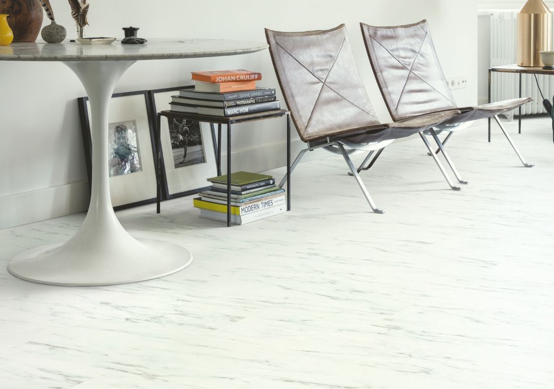 Sol vinyle ALPHA VINYL ORO  Quick Step, Marbre de Carrare, dalle 30.30 x 60.96 cm