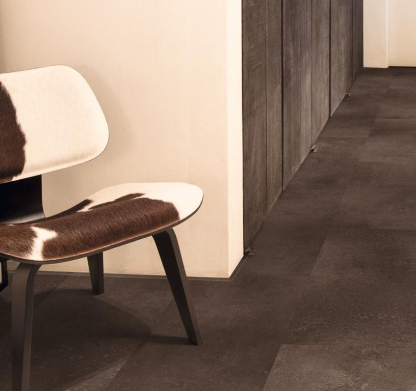 Sol vinyle ALPHA VINYL ORO  Quick Step, Béton roche cannelle, dalle 30.30 x 60.96 cm