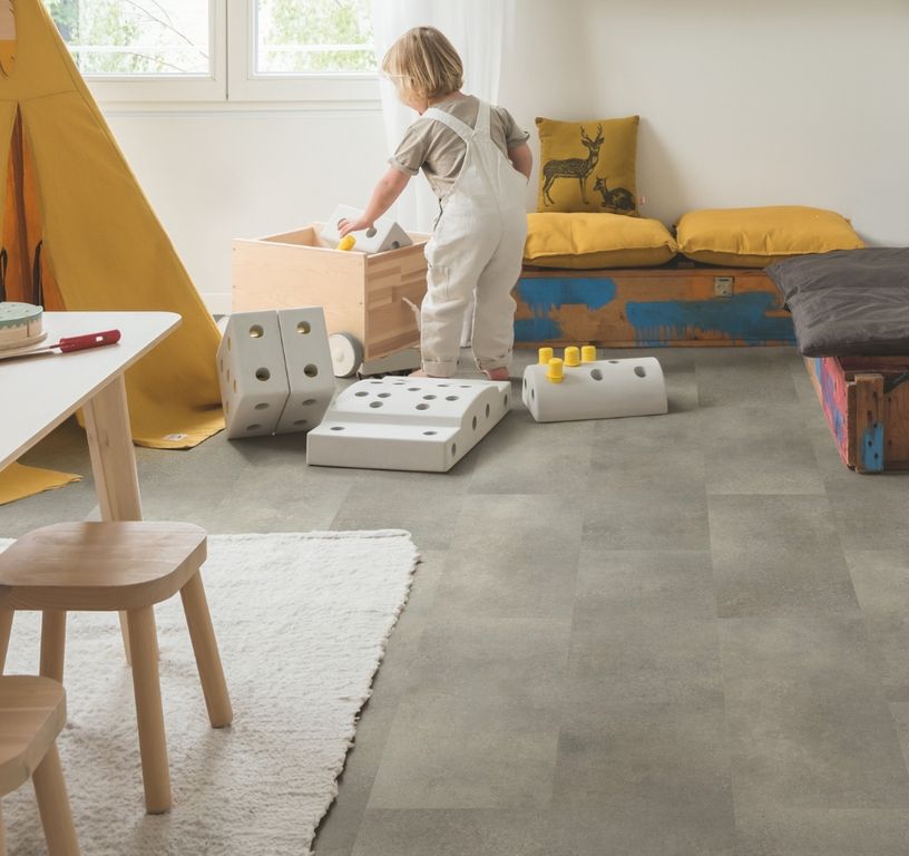 Sol vinyle ALPHA VINYL ORO  Quick Step, Béton roche bétonnée, dalle 30.30 x 60.96 cm