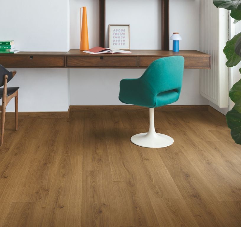 Sol vinyle ALPHA VINYL BLOOM Quick Step, Bois chêne caramel ramageux, lame 20.90 x 149.40 cm