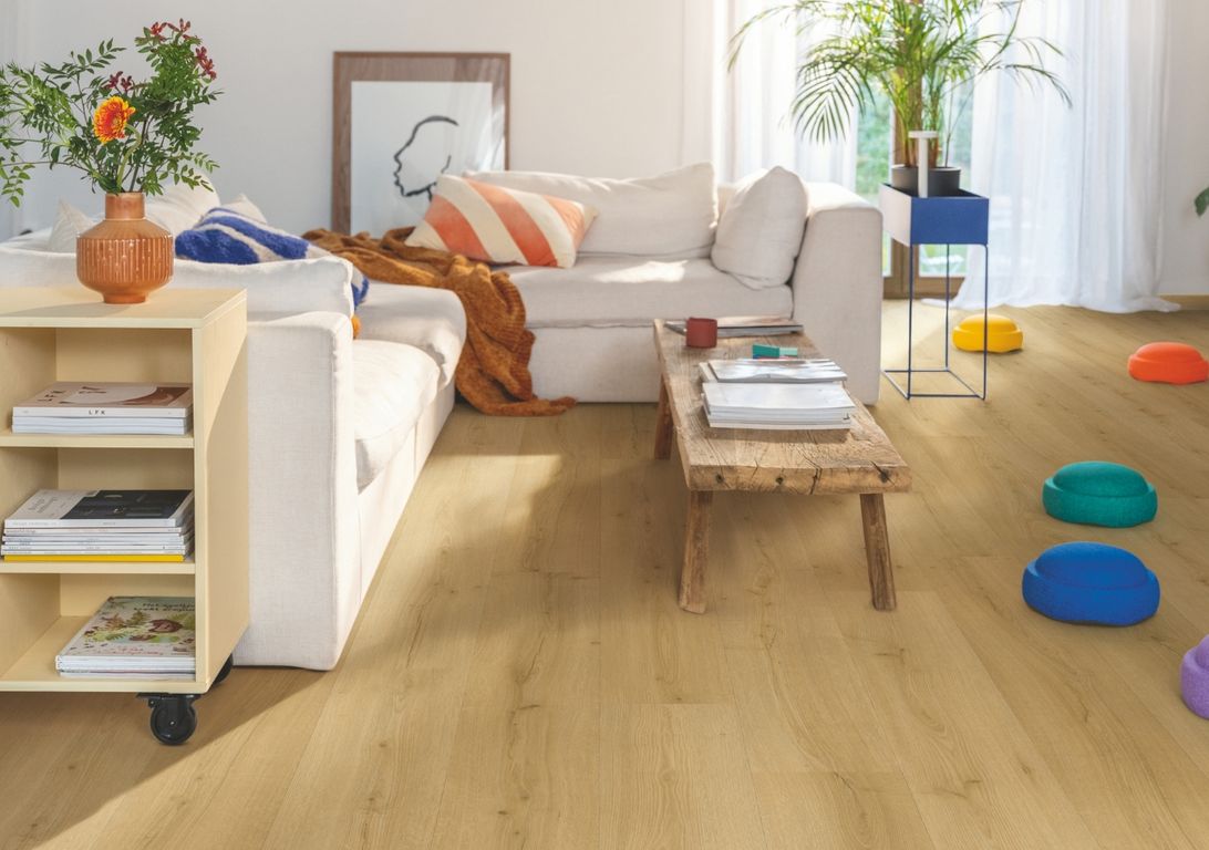 Sol vinyle ALPHA VINYL BLOOM Quick Step, Bois chêne miel brossé, lame 20.90 x 149.40 cm