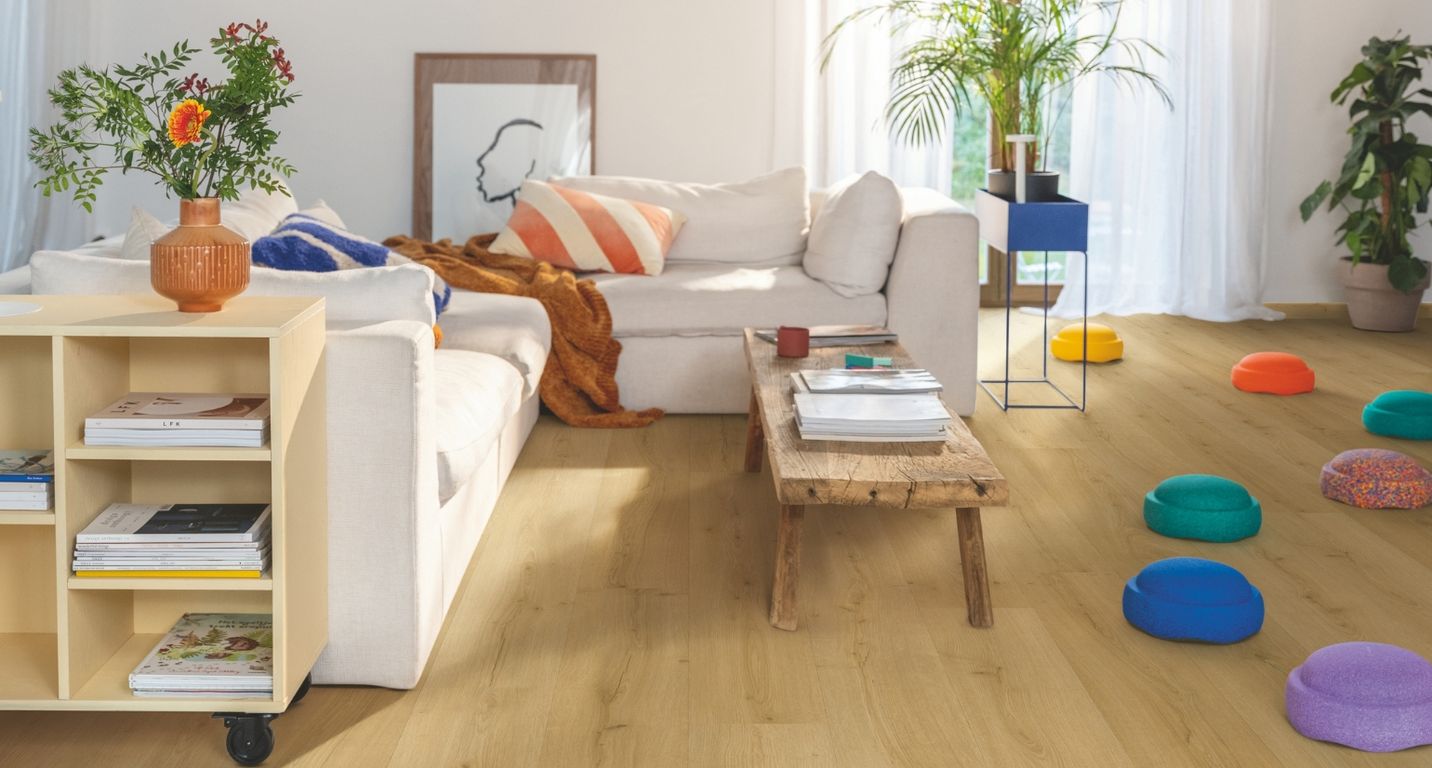 Sol vinyle ALPHA VINYL BLOOM Quick Step, Bois chêne miel brossé, lame 20.90 x 149.40 cm