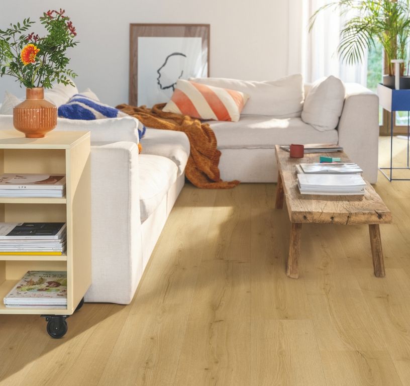 Sol vinyle ALPHA VINYL BLOOM Quick Step, Bois chêne miel brossé, lame 20.90 x 149.40 cm