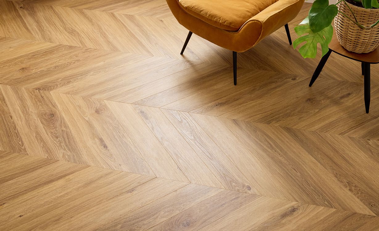 Sol vinyle CHEVRON , Bois chêne naturel, lame 12.00 x 69.00 cm