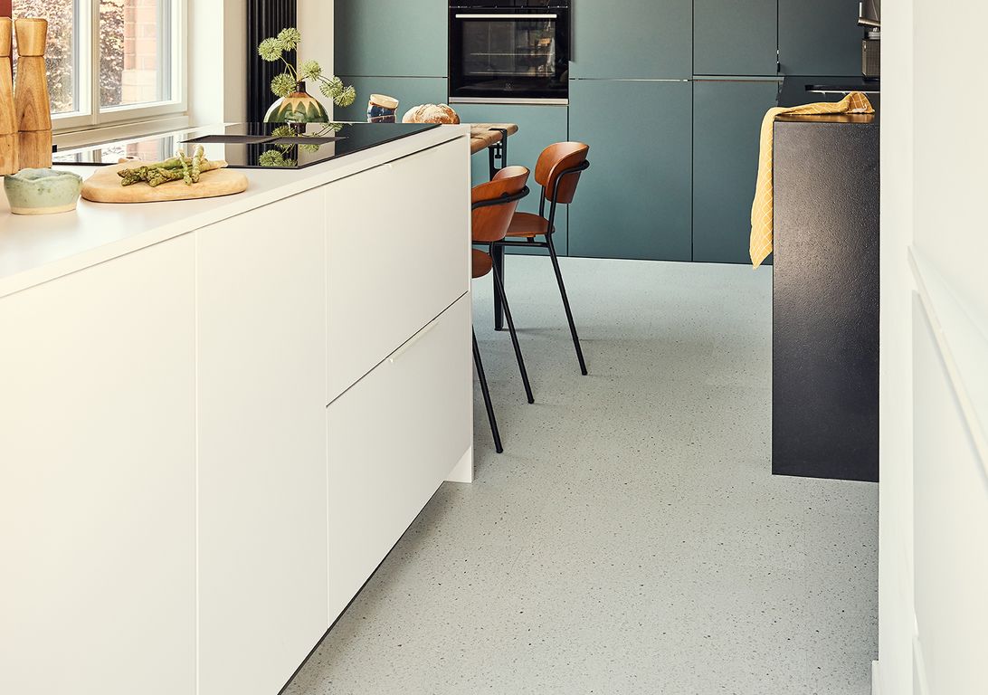 Sol vinyle TOLEDO ACOUSTIC DALLE , Motif terrazzo crème, dalle 30.50 x 61.00 cm