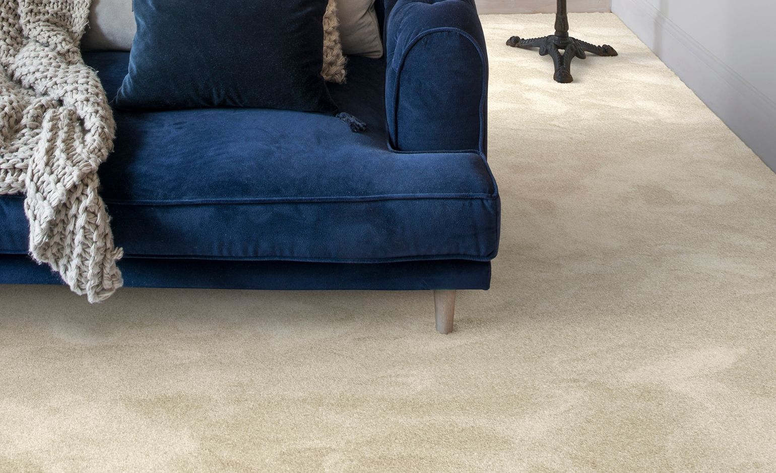 Moquette velours CARACAS 4M, col beige moyen, rouleau 4.00 m