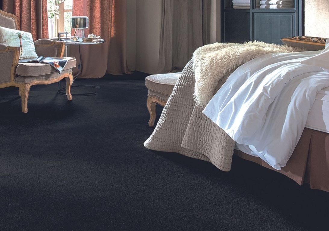 Moquette velours OBSESSION, col noir, rouleau 4.00 m