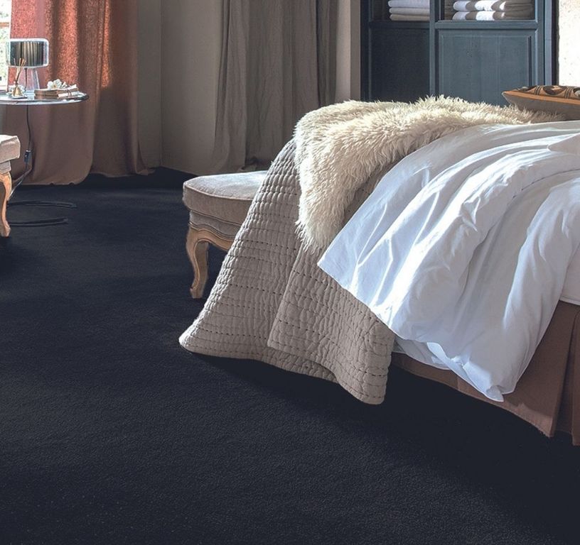 Moquette velours OBSESSION, col noir, rouleau 4.00 m