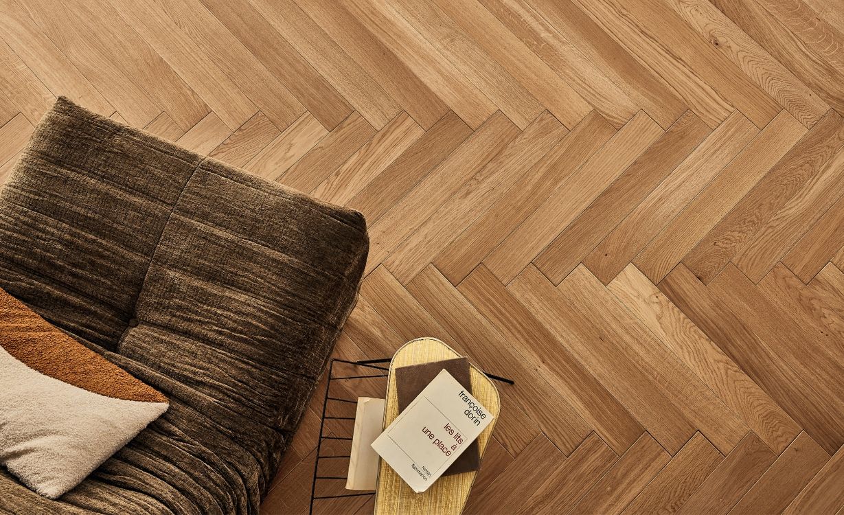 Parquet contrecollé CASTELLA 90 CHENE AUTHENTIQUE, chêne marron moyen, verni, larg. 9.00 cm