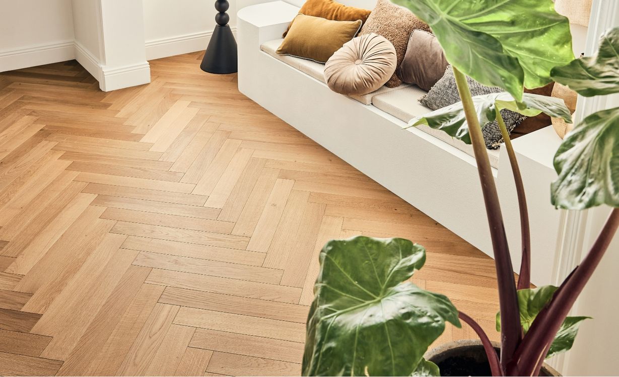 Parquet contrecollé CASTELLA 90 CHENE AUTHENTIQUE, chêne marron moyen, verni, larg. 9.00 cm