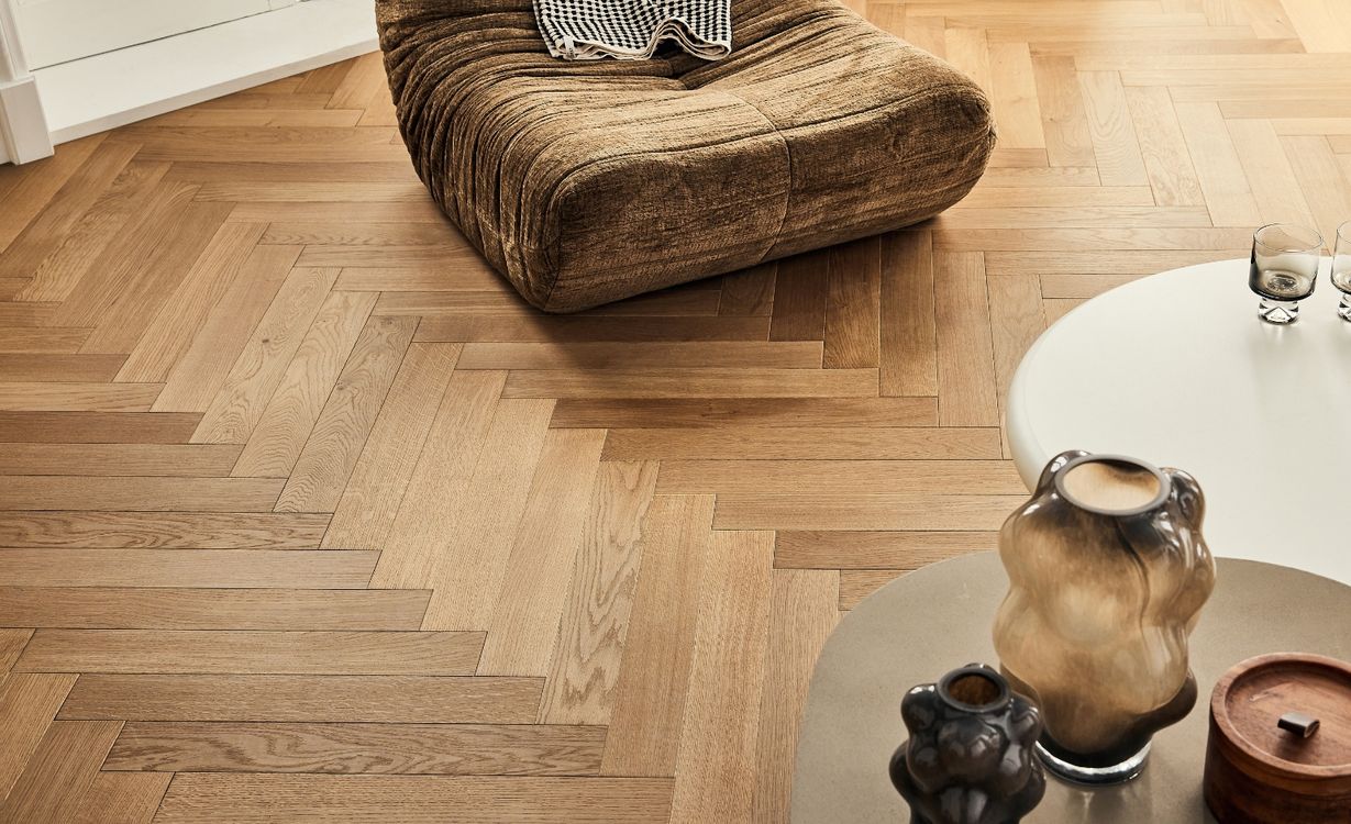 Parquet contrecollé CASTELLA 90 CHENE AUTHENTIQUE, chêne marron moyen, verni, larg. 9.00 cm