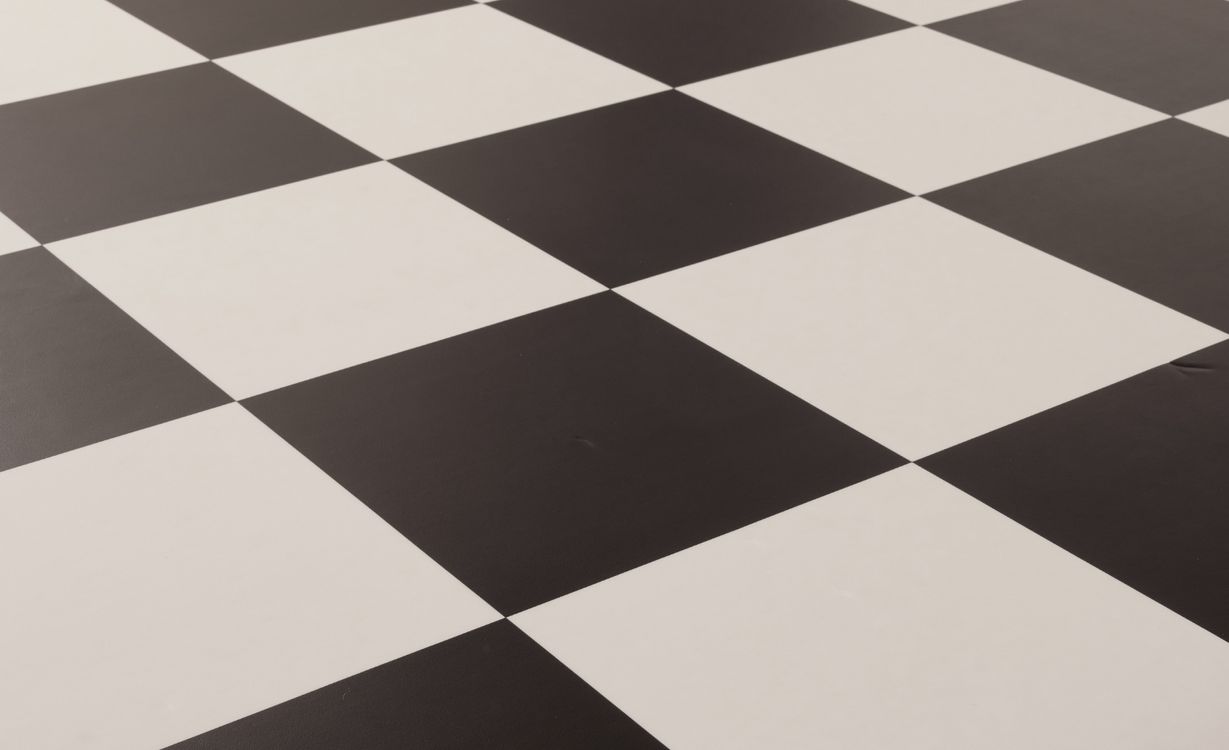 Sol vinyle rouleau ICONIK LIFE 3M Tarkett, Motif damier noir et blanc, rouleau 3.00 m