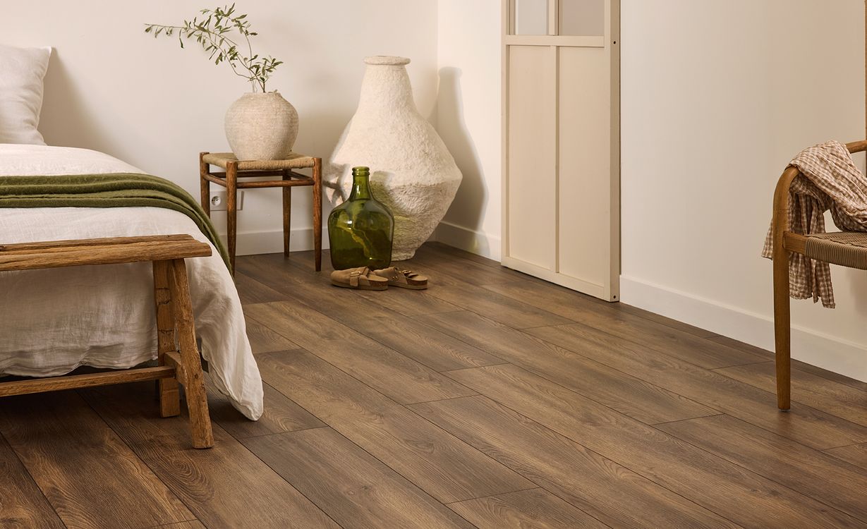 Sol stratifié ROOMS , aspect Bois chêne marron, lame 24.20 x 138.00 cm