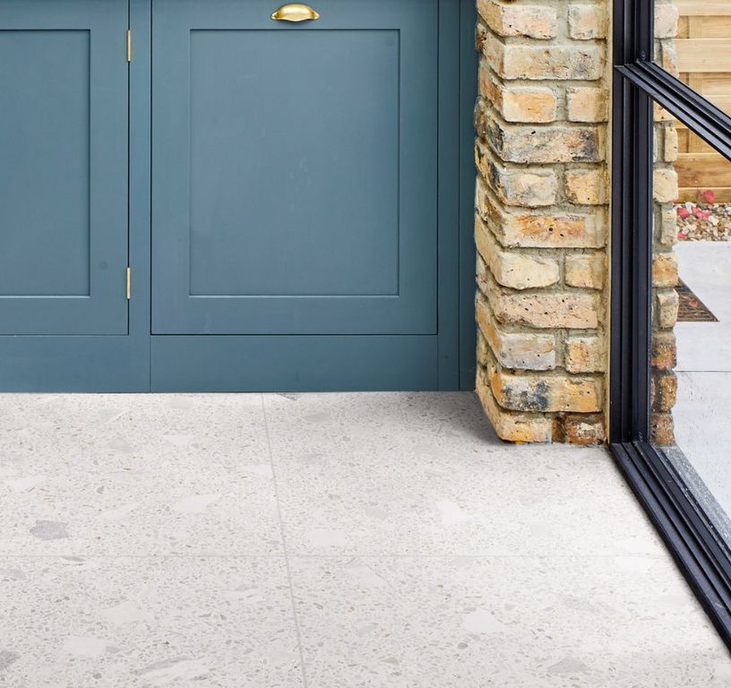 Carrelage TERRA XXL, aspect terrazzo blanc, dim 80.00 x 80.00 cm