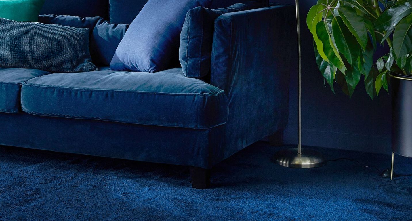 Moquette velours SOFTNESS 4M, col bleu marine, rouleau 4.00 m