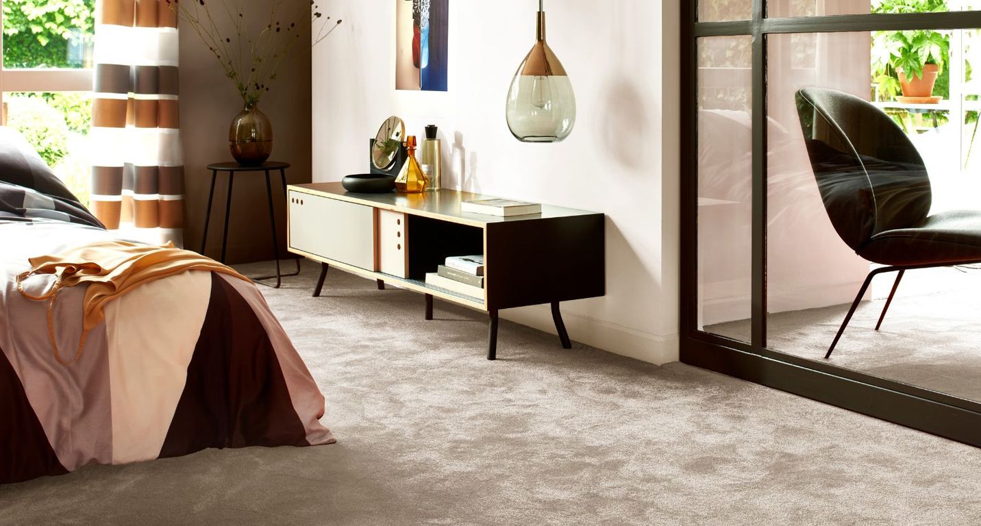 Moquette velours YARA 4M, col nougat, rouleau 4.00 m