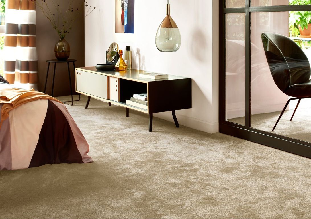 Moquette velours YARA 4M, col beige, rouleau 4.00 m