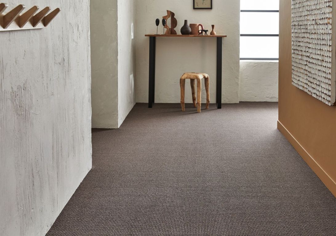 Moquette bouclée RIPIENI 4M, col marron foncé taupe, rouleau 4.00 m