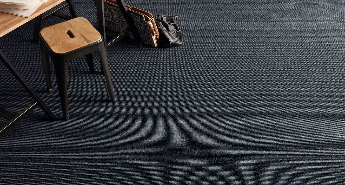 Moquette bouclée RIPIENI 4M, col bleu marine noir, rouleau 4.00 m