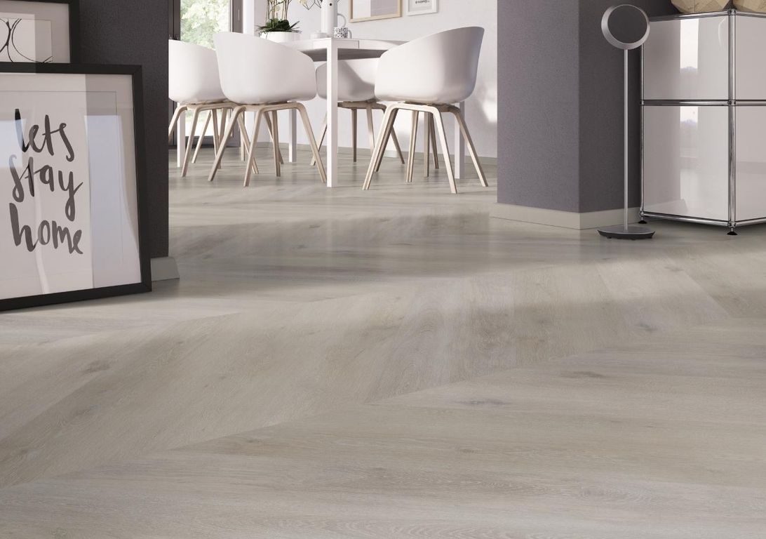 Sol vinyle CHAMBORD CHEVRON , Bois gris clair, lame 21.50 x 107.50 cm