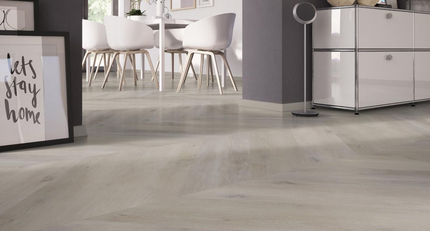 Sol vinyle CHAMBORD CHEVRON , Bois gris clair, lame 21.50 x 107.50 cm