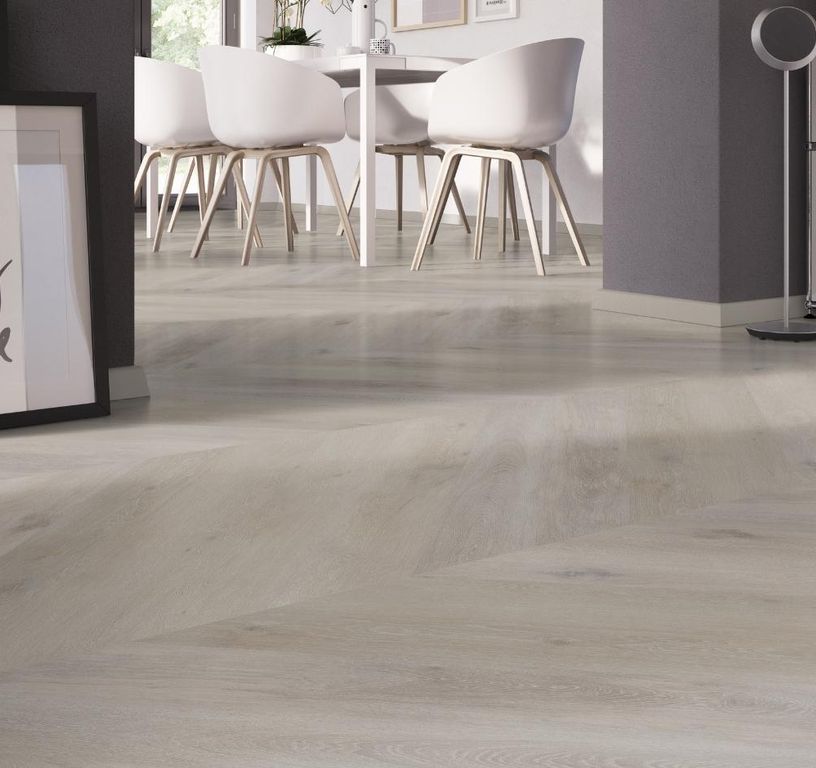 Sol vinyle CHAMBORD CHEVRON , Bois gris clair, lame 21.50 x 107.50 cm