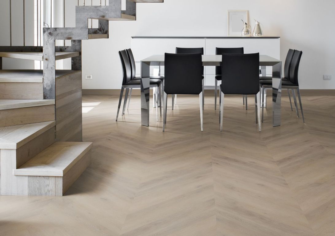 Sol vinyle CHAMBORD CHEVRON , Bois beige, lame 21.50 x 107.50 cm