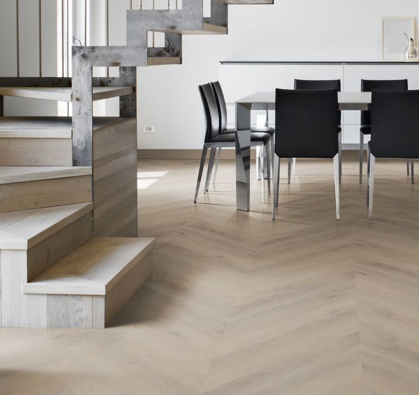 Sol vinyle CHAMBORD CHEVRON , Bois beige, lame 21.50 x 107.50 cm