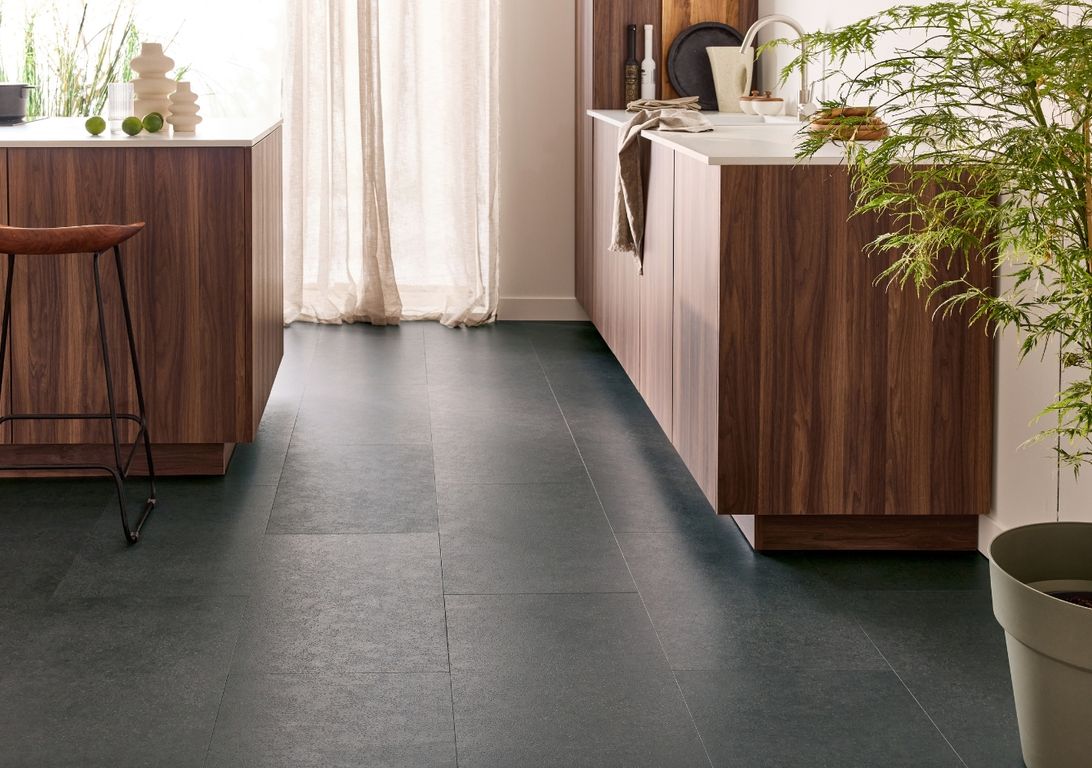 Sol vinyle EASYTREND SUPERMATT DALLE , Pierre graphite, dalle 40.60 x 81.20 cm