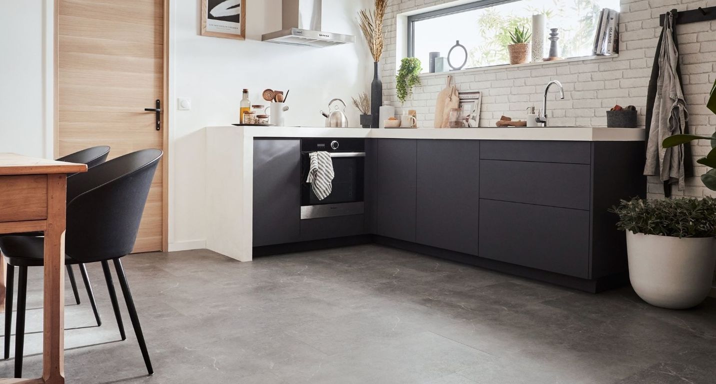 Sol vinyle EASYTREND SUPERMATT DALLE , Pierre marbré gris, dalle 40.60 x 81.20 cm