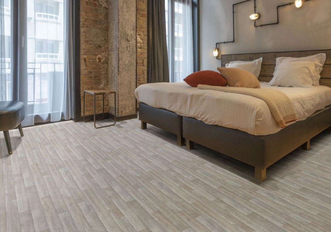 Sol vinyle rouleau SONIPRO , Bois chêne chalet, rouleau 4.00 m